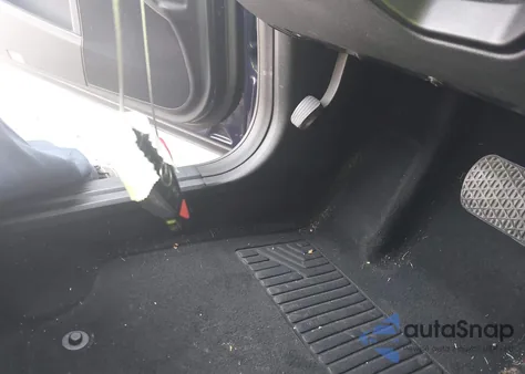 2013 Mercedes-Benz E 350 z USA, uszkodzony, nr VIN WDDHF5KB8DA670124